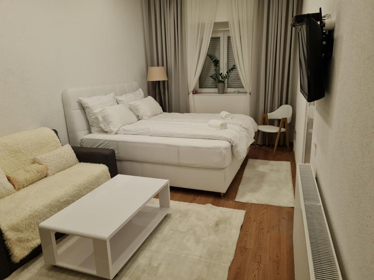 Dino Appartement Sarajevo Buitenkant foto