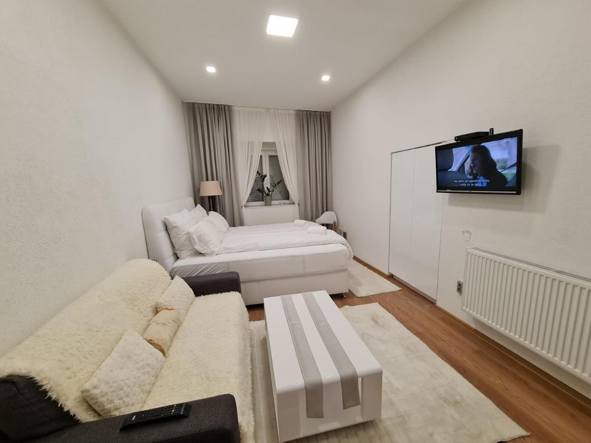 Dino Appartement Sarajevo Buitenkant foto