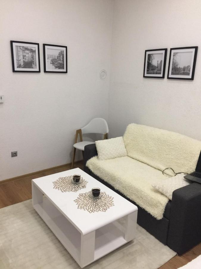 Dino Appartement Sarajevo Buitenkant foto