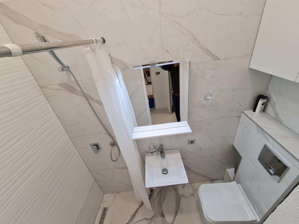 Dino Appartement Sarajevo Buitenkant foto